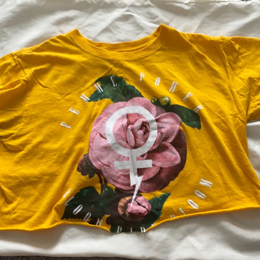 Crop Graphic Tee